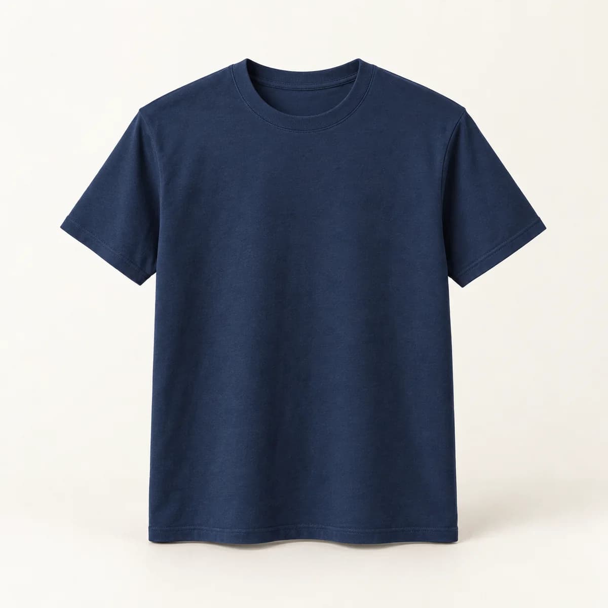 Playera azul marino de algodón mostrada completa